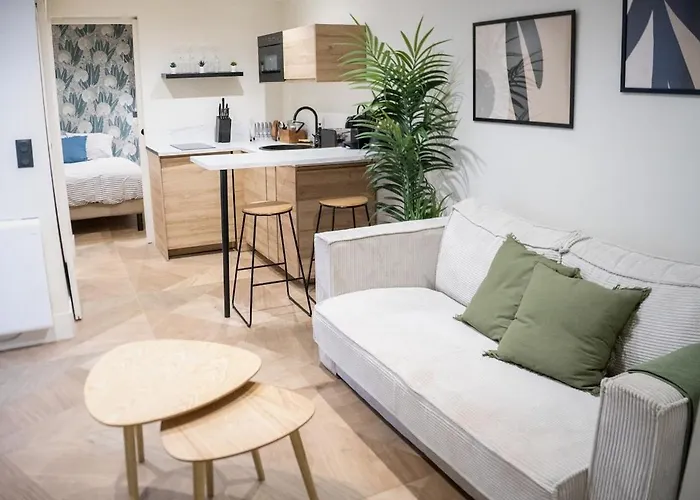 Les Planches - Charm Of *