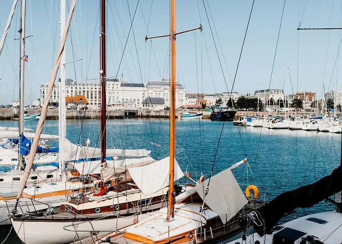 Les Planches - Charm Of *